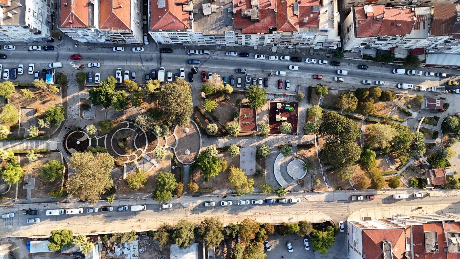 Yüce Sonkurt Parkı Yeni Yüzüyle Konak’a Nefes Oldu